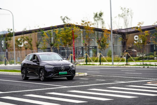 SUV：值得信赖的豪华电动车凯发体育赞助深度解读奔驰纯电(图4)