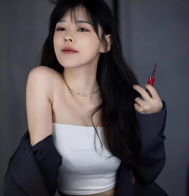 吐槽：玩游戏没人看还不如擦边沫子跳槽某音